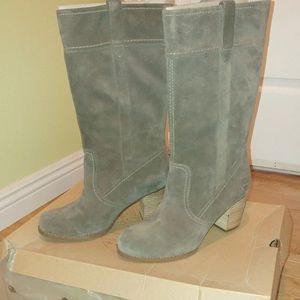 EUC Timberland Olive Green Waterproof Suede